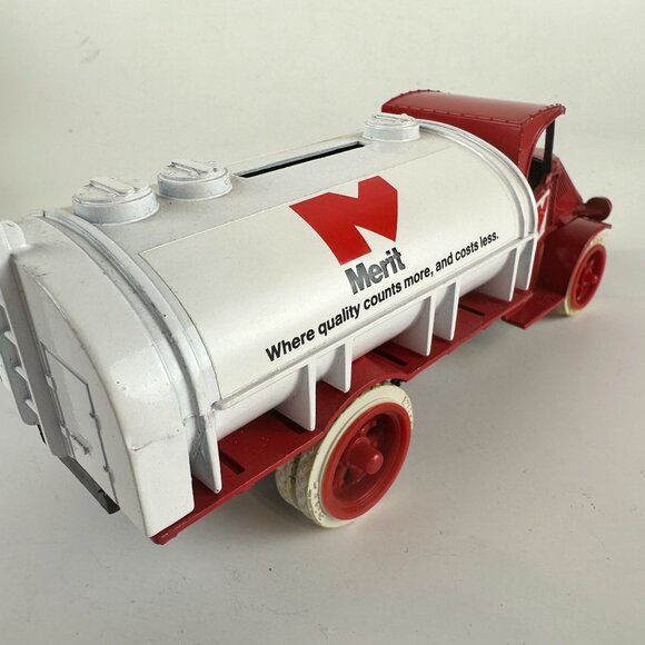 Vintage ERTL 1926 Bull Dog Merit Tanker Truck Bank Die-Cast Model - Picture 3 of 7